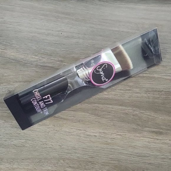 Sigma Beauty - F77 CHISEL AND TRIM CONTOUR™ BRUSH - Picture 4 of 5